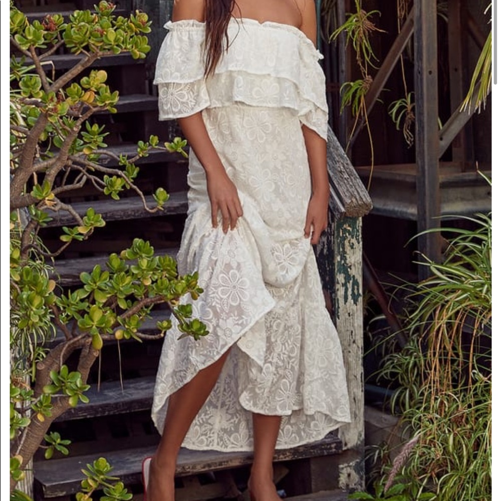 NWT BB Dakota embroidered off the shoulder maxi
